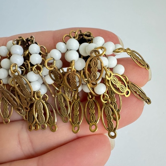 Vintage Beaded Waterfall Earrings Gold Tone Bead Cluster Chandelier Clip On 60s - Picture 9 of 9